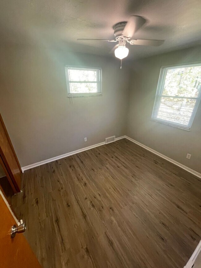 Building Photo - 2 Bedroom Apartment with Garage in McCandless!