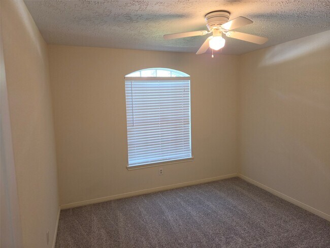 Building Photo - 15114 Farndale Dr