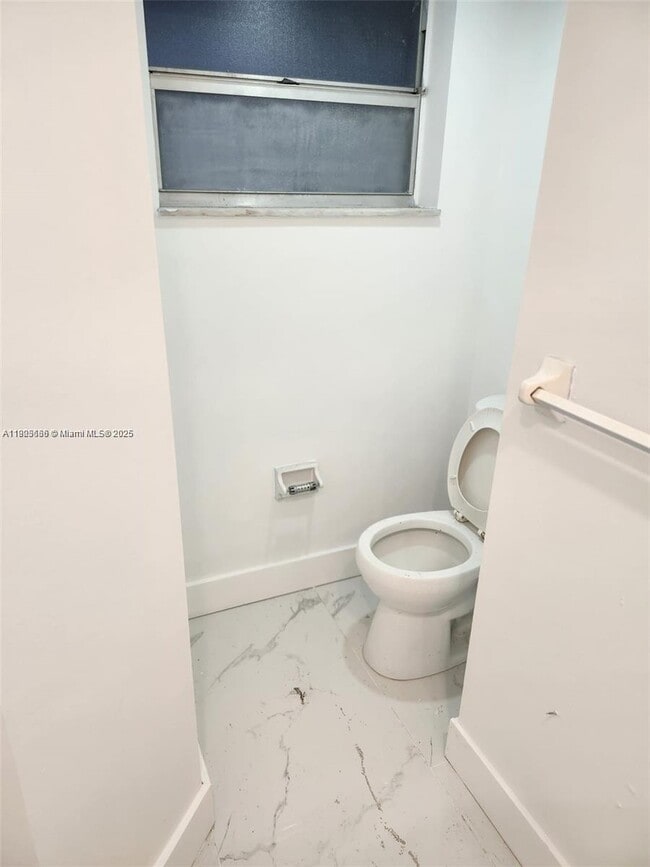 Building Photo - 1780 NE 191st St