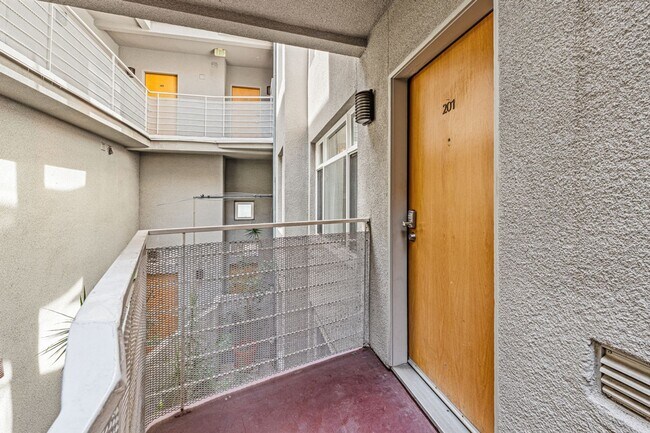 Building Photo - Stunning & fully upgraded 1BR/1BA residence in the heart of Little Italy