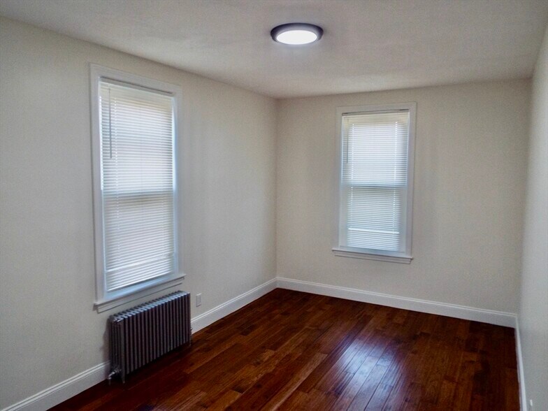 Building Photo - 92 Rockland St