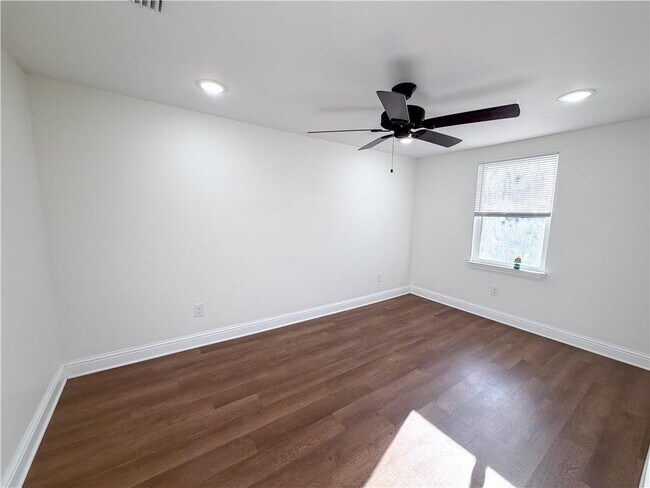 Building Photo - 1051 Lubel Ave