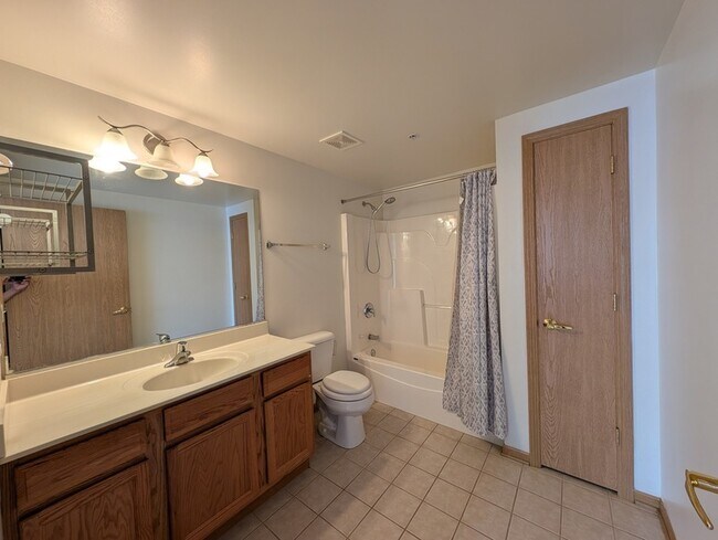 Building Photo - 16671 Liberty Cir