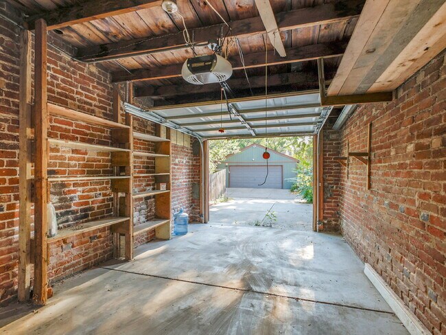 Building Photo - $2,295.00, 1 Bed, 1 Bath Home in Denver
