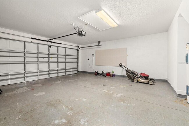 Building Photo - 9484 Walnut Crest Dr