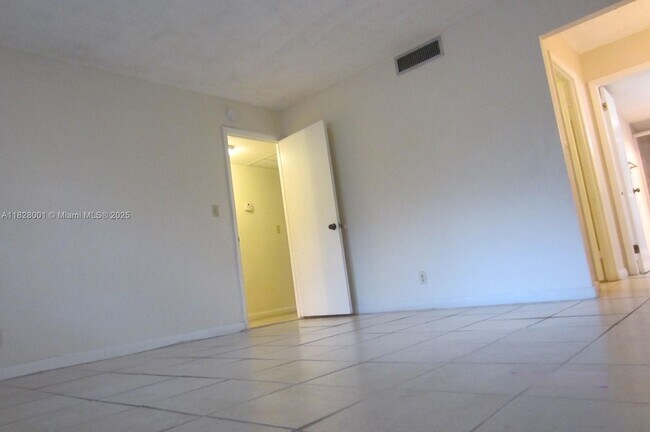Building Photo - 406 NW 68th Ave