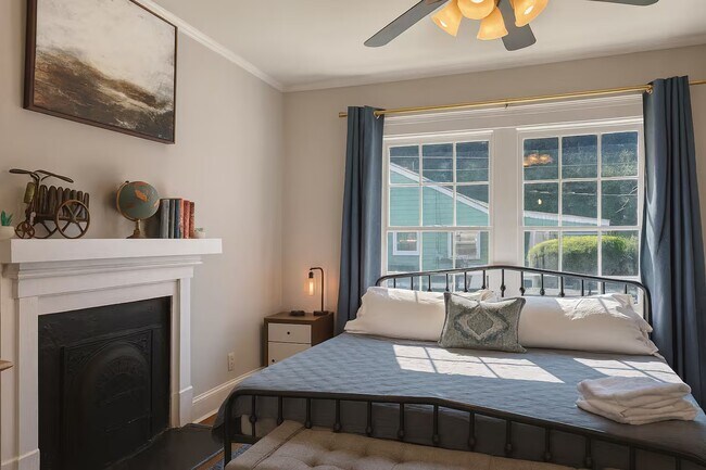 Building Photo - 1084 Kirkwood Ave SE