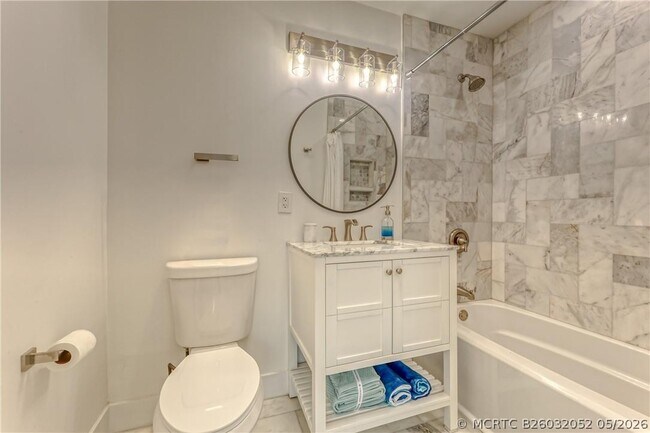 Building Photo - 2717 Yacht Club Blvd