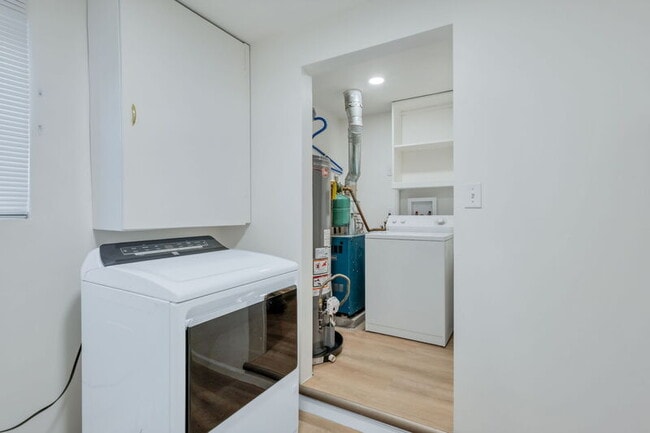 Building Photo - 6855 Reno Dr