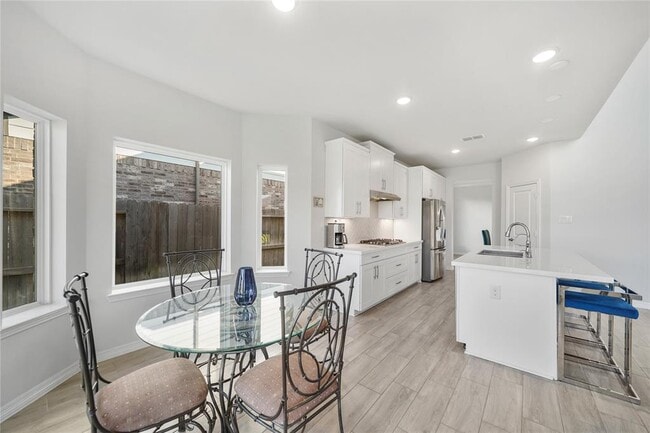 Building Photo - 1711 Country Air Ln
