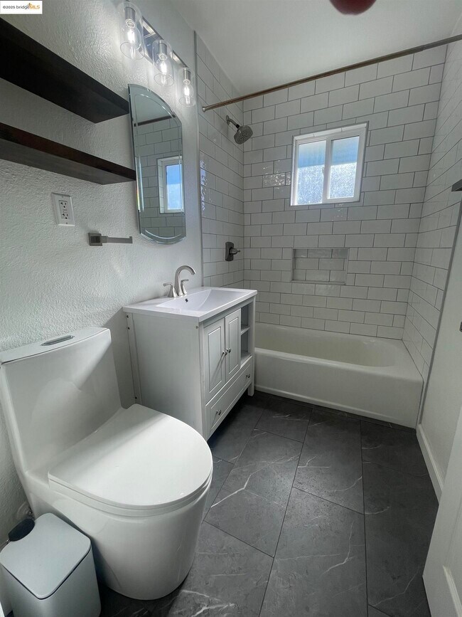 Building Photo - 1248 Hale Dr