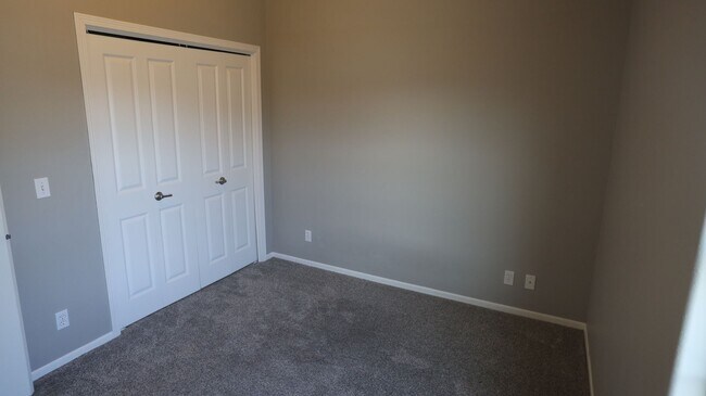 Building Photo - AVAILABLE NOW!