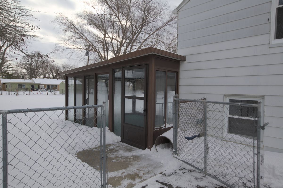 Building Photo - 9249 Whitall Ln