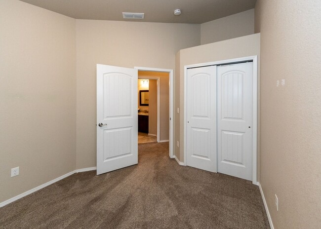 Building Photo - Newer Townhome Near Briargate