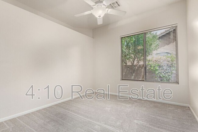 Building Photo - 463 W Canary Way