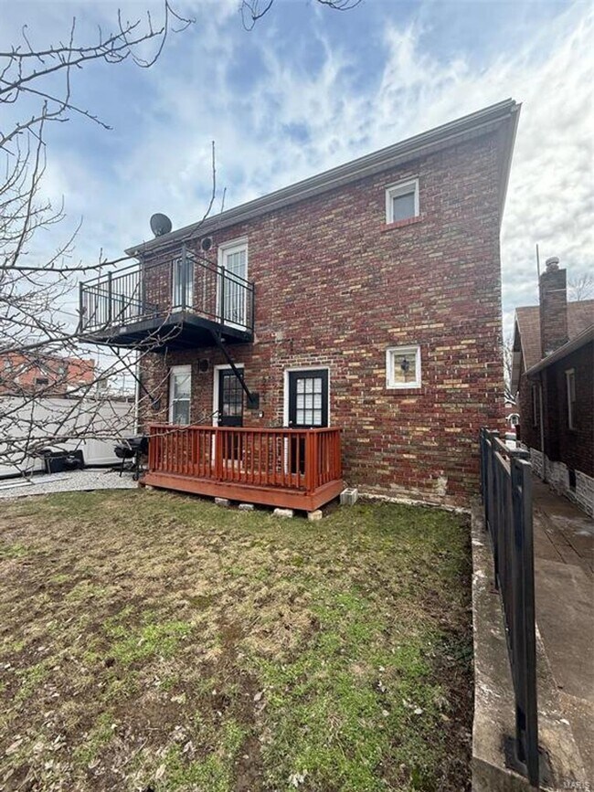 Building Photo - 1 BED / 1 BED (with private basement acces...