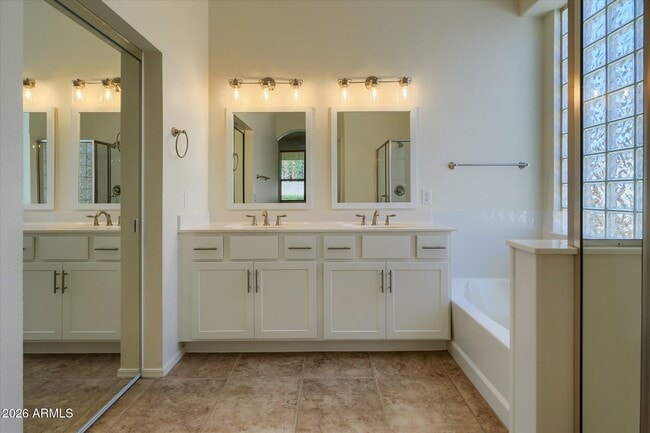 Building Photo - 6586 W Oraibi Dr