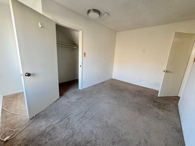 Building Photo - 1444 Centinela Ave