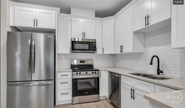 Building Photo - 1019 W 35th St