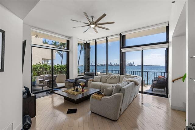 Building Photo - 520 Brickell Key Dr