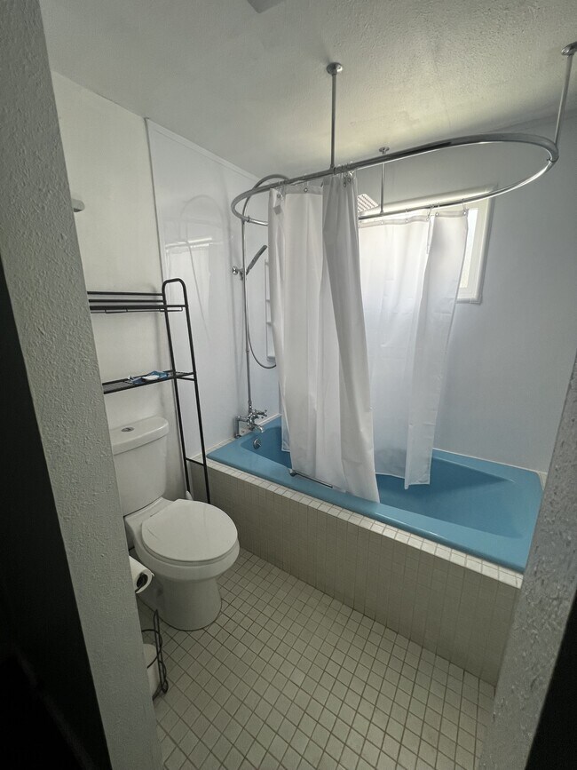 Building Photo - 146 Hawthorn Ln