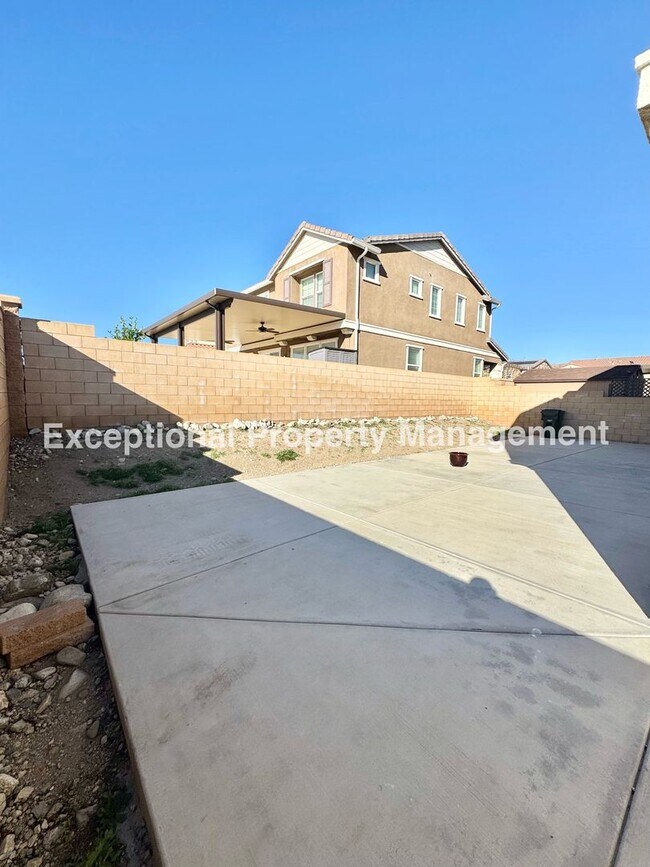Building Photo - Read to move in 4 bedroom 3 bath home with a den