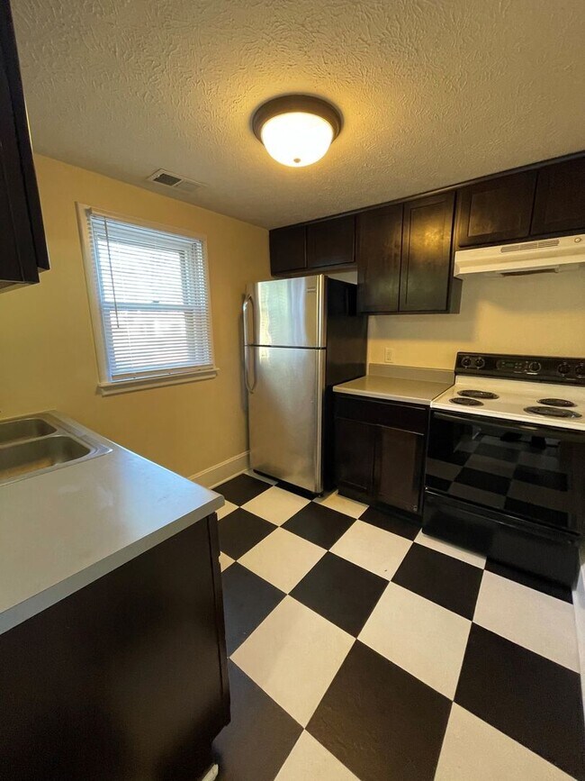 Building Photo - 2502 Tytus Ave