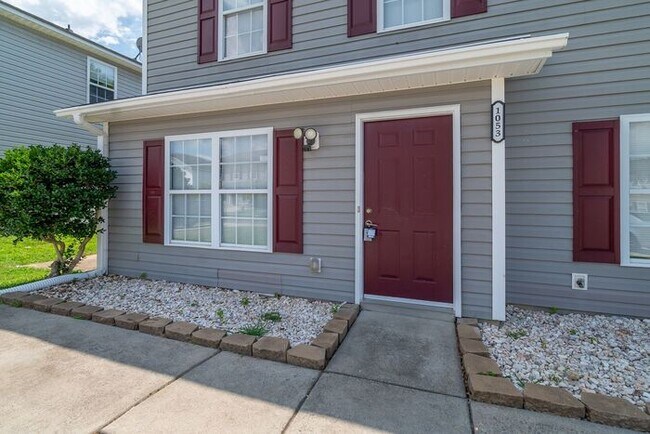 Building Photo - Charming Two-Story Home with Easy Access to Charlotte's Best Amenities