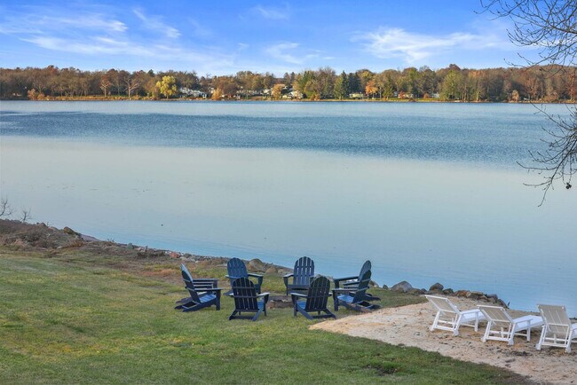 Building Photo - 222 Grouse Dr