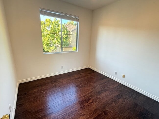 Building Photo - 3bdr Home located in the Prestigious Gated...