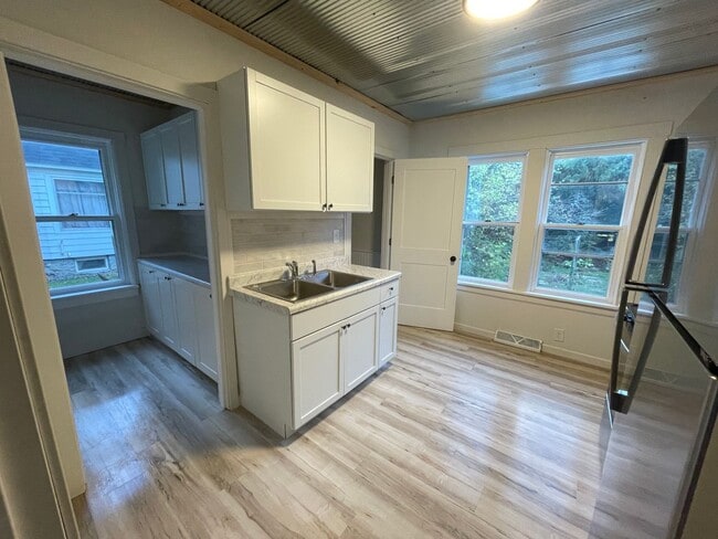 Building Photo - Welcome to 909 Forester Street in Wausau!