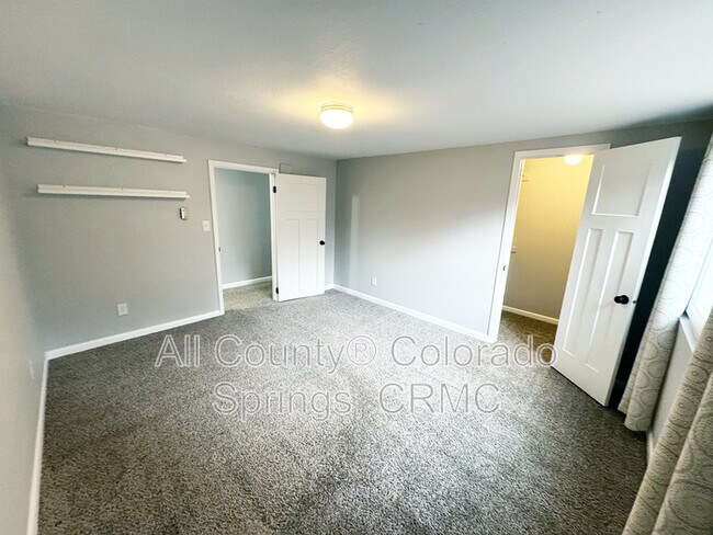 Building Photo - 460 Wintery Cir N