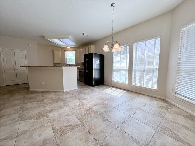 Building Photo - 4723 Silverlake Dr