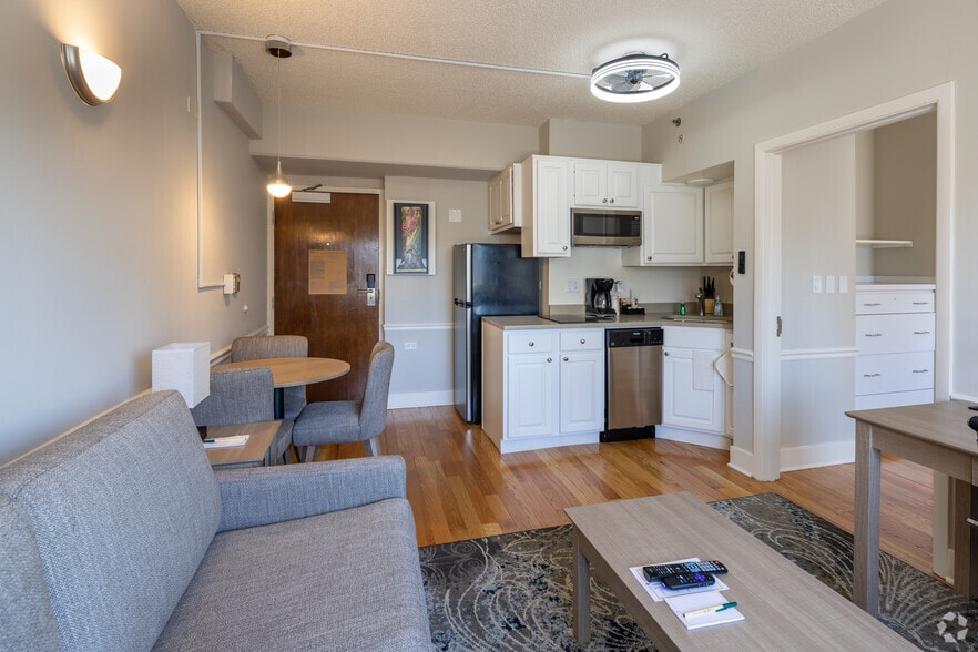 1BR, 1BA - 414SF - Kitchen and Dining Area - 1555 Oak Ave