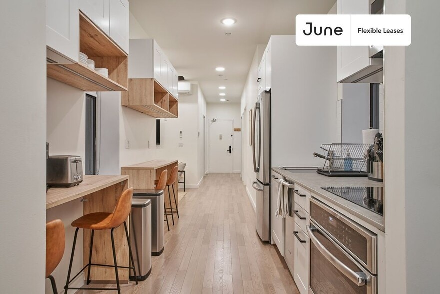 Building Photo - Great Private ROOM in Manhattan