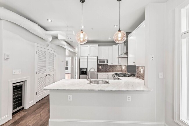 Building Photo - Modern U Street Condo | 2 Bed | 2 Bath | 1000 Sf | Large Balcony | 1 Parking Space