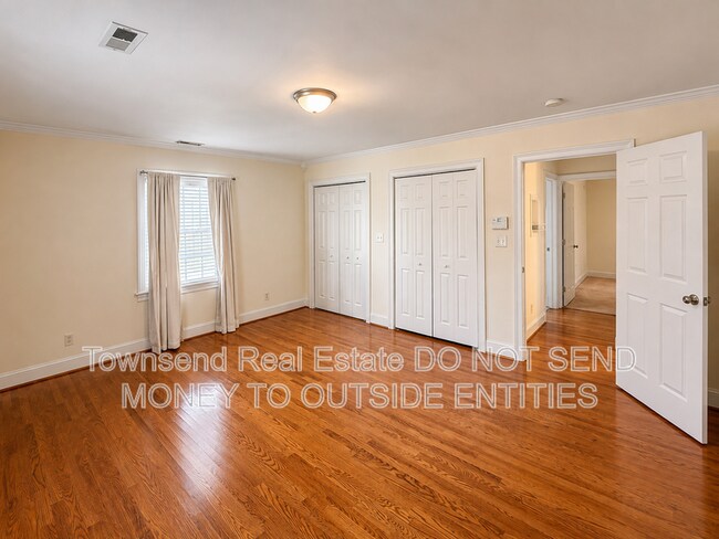 Building Photo - 342 Devane St