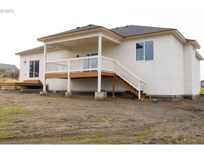 Building Photo - Stunning South Hill Home in Umatilla!!