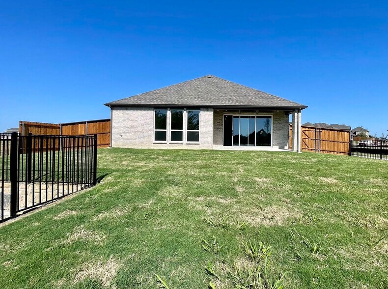 Building Photo - 13733 Riola Dr