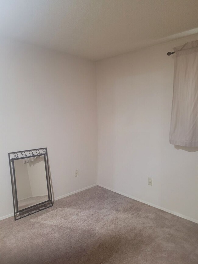 Building Photo - Golf Course Community, Condo