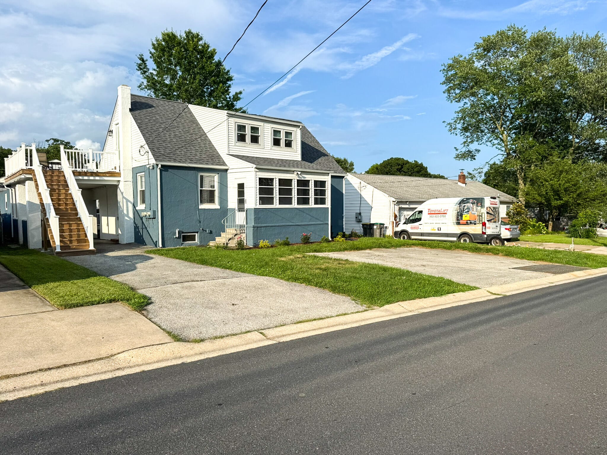 Exterior / Parking - 309 W Holly Oak Rd