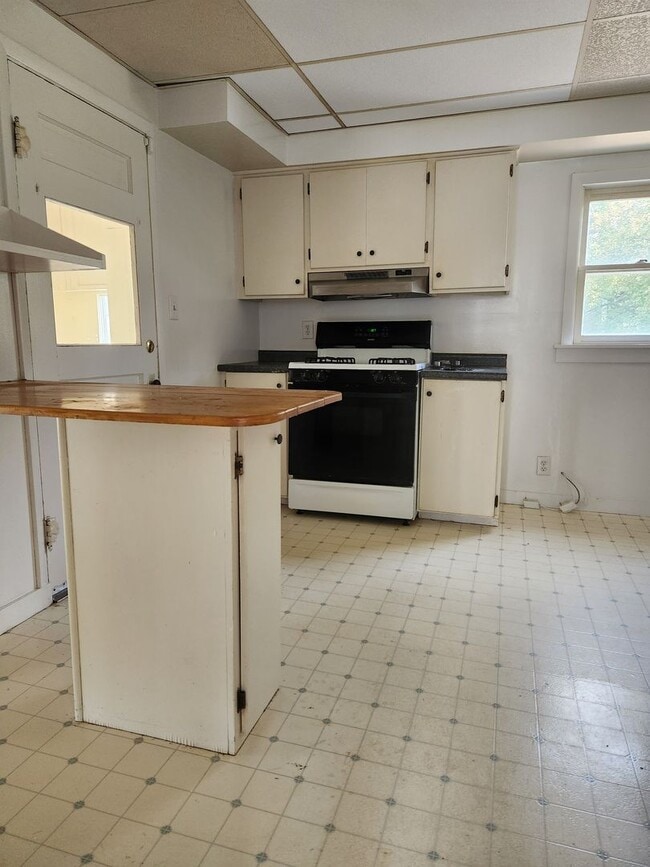 Building Photo - 812 Brentwood Rd