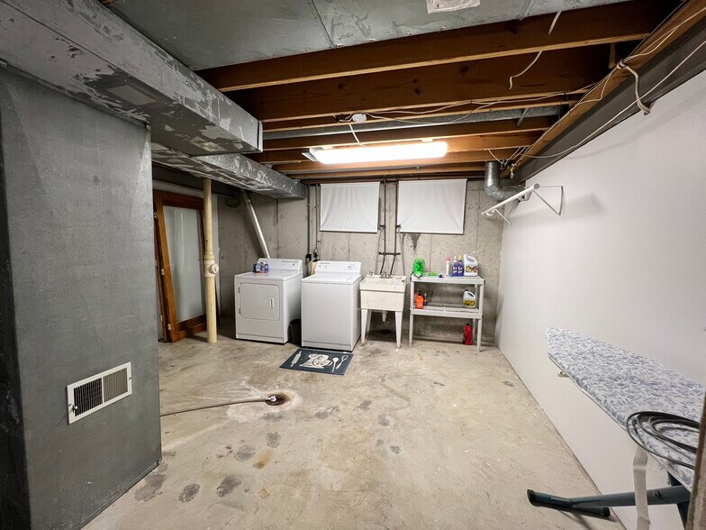 Laundry Room - 1611 Treetop Dr