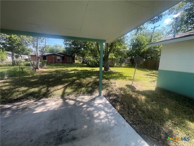 Building Photo - 1610 Travis Ave