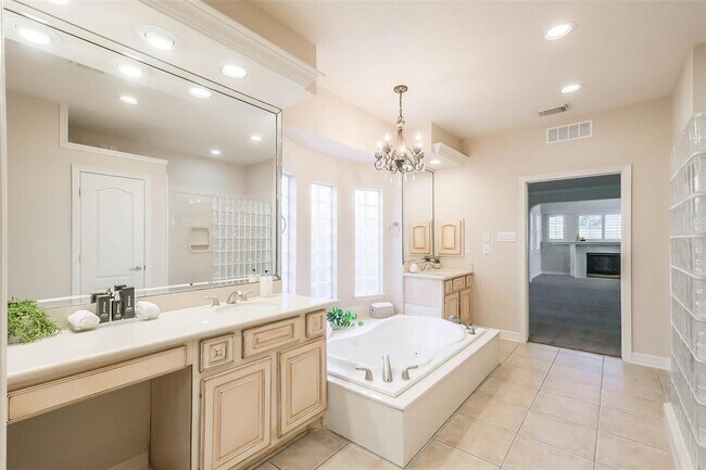 Building Photo - 12411 Santiago Cove Ln
