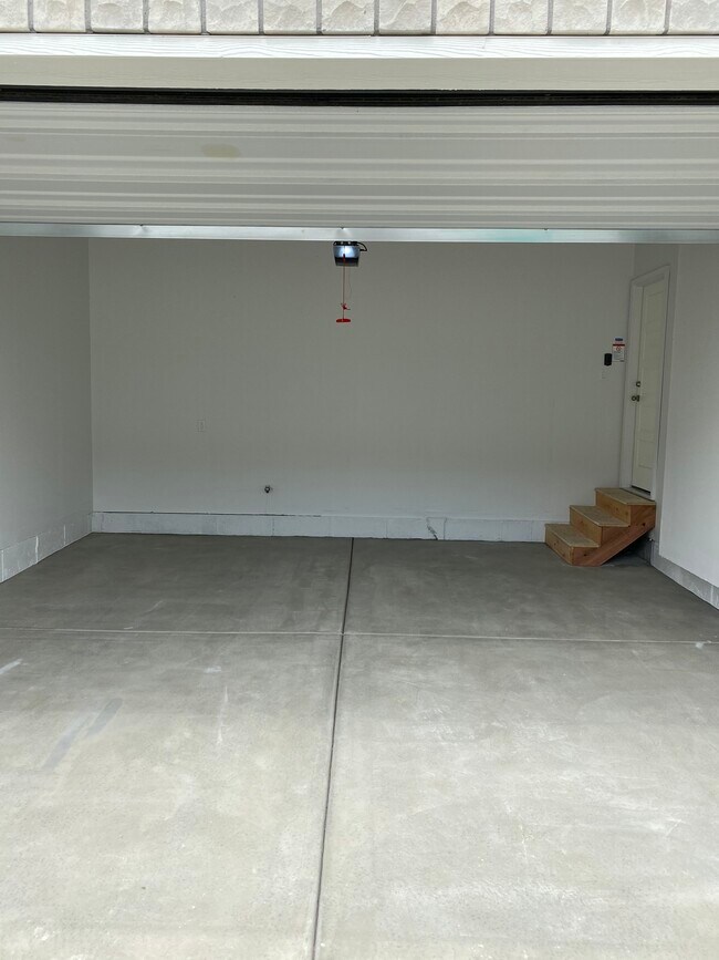 2 car garage - 956 W Vista Ridge Dr