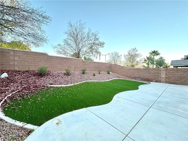 Building Photo - 11612 W Aruba Beach Ave