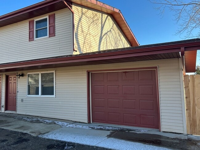 Building Photo - 343 9th Ave E