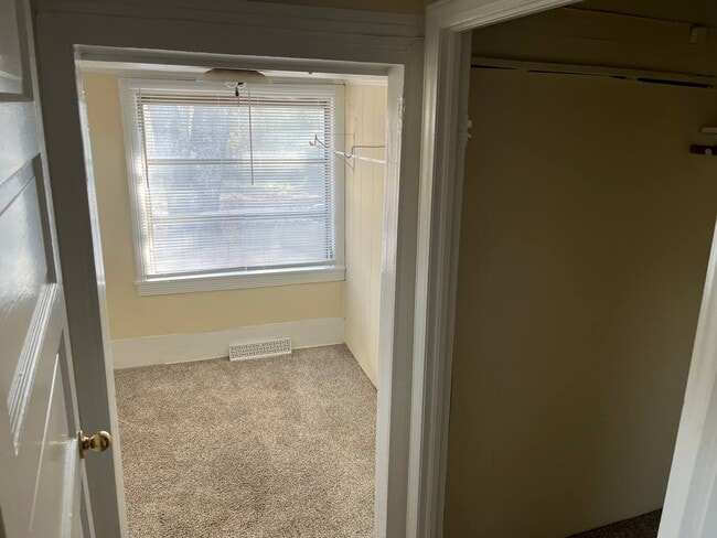 Building Photo - 2124 Old Milburnie Rd