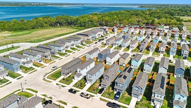 Building Photo - 924 Blue Heron Dr